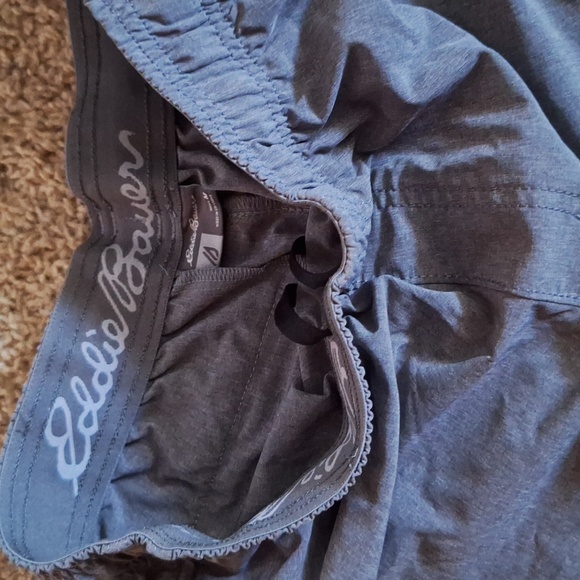 Eddie Bauer woven shorts - Picture 2 of 3